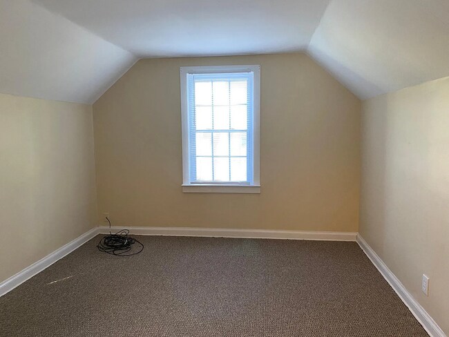 Building Photo - Charming 2 Bed / 1 Bath Cape Cod in Camp Taylor