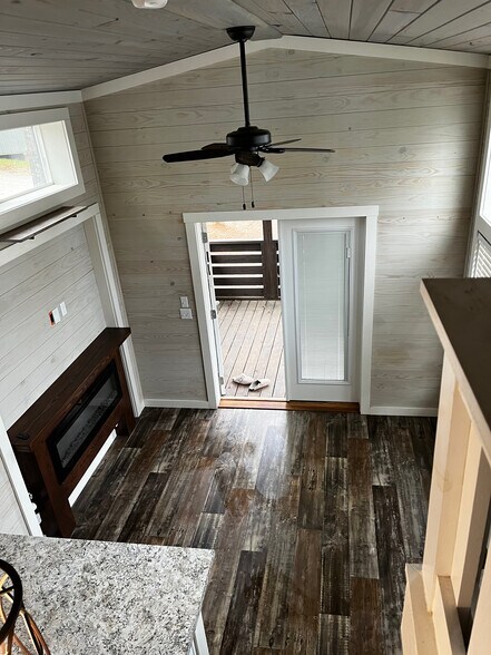 Building Photo - 4 Lakefront Cir