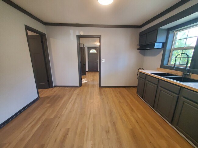 Building Photo - 2646 Reynolds St