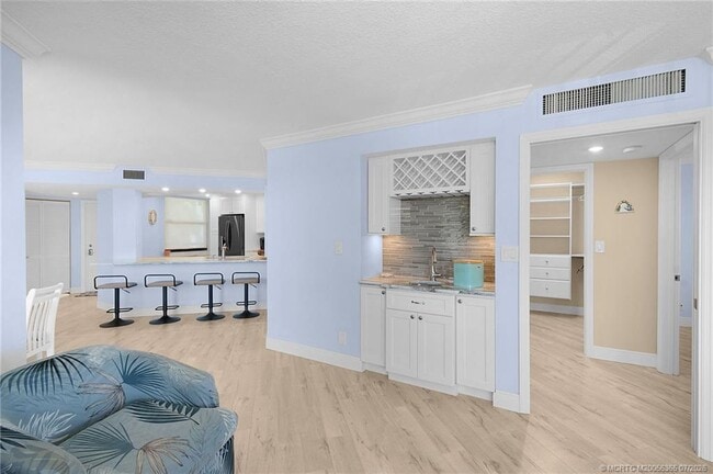 Building Photo - 9550 S Ocean Dr