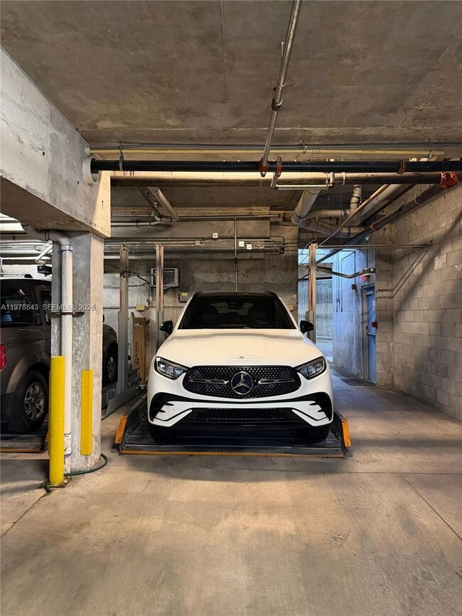 Building Photo - 2699 Tigertail Ave