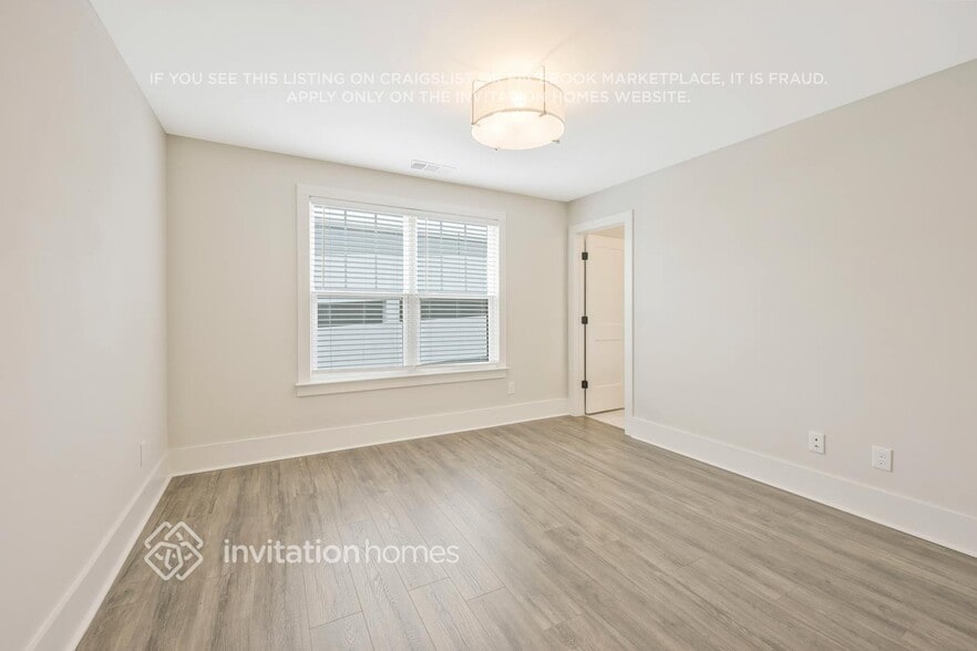 Building Photo - 220 Founders Ln