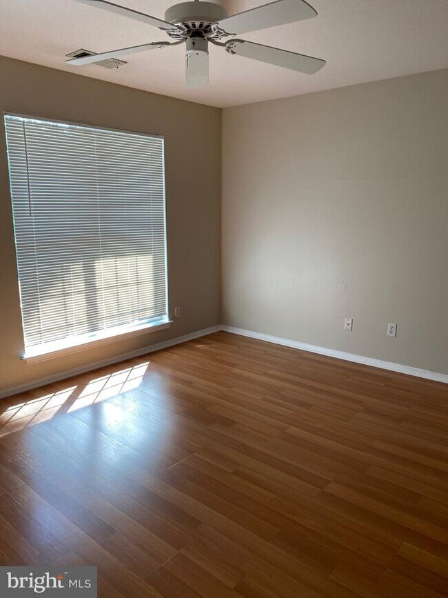 Building Photo - 310 Canterbury Rd