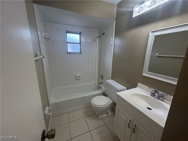 Building Photo - 1228 SE 24th Ave