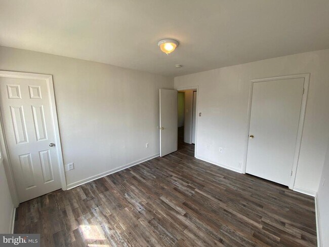 Building Photo - 4249 Normandy Ct