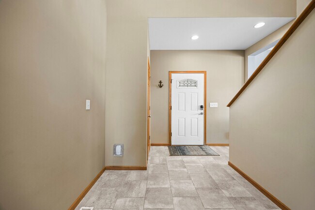 Building Photo - 15414 N River Beach Dr