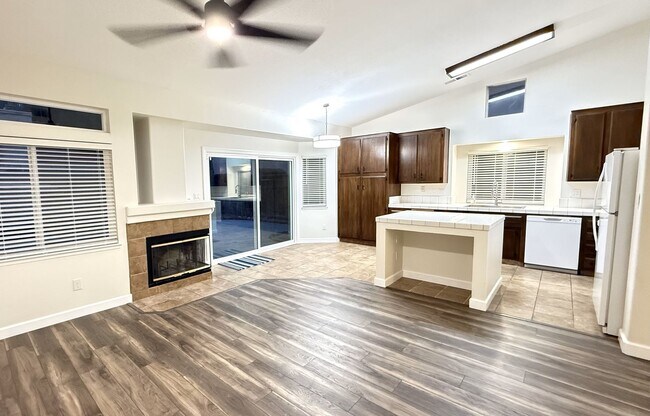 Building Photo - 8629 White Rock Dr