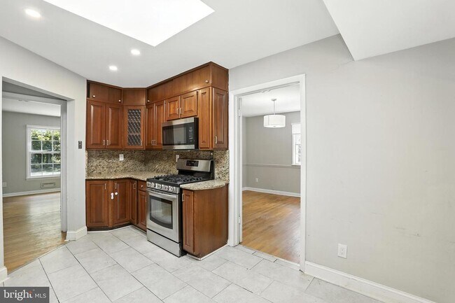 Building Photo - 9104 Hamilton Dr
