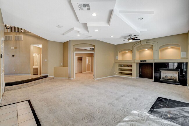 Building Photo - 5 BDR/ 4.5 BTH, Triple Master Home including pool & spa!