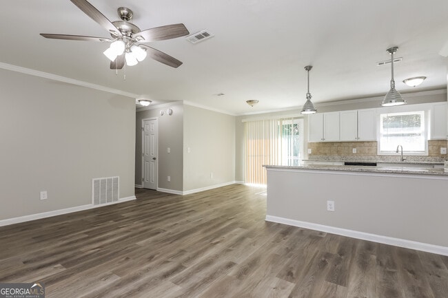 Building Photo - 374 Scott Blvd