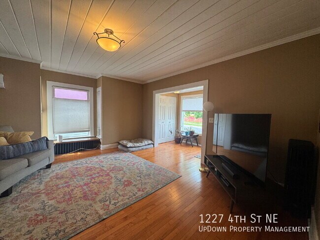 Building Photo - 1227 4th St NE