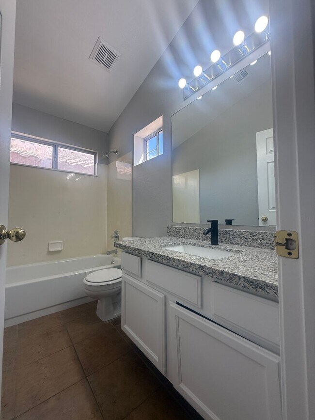 Building Photo - 2110 E Saltsage Dr