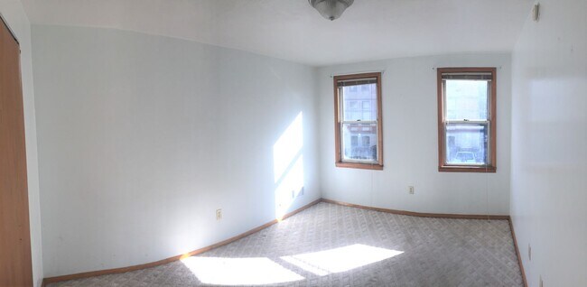 Building Photo - 813 Evergreen Ave