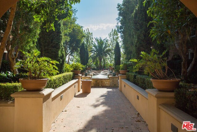 Building Photo - 6241 Crescent Park W