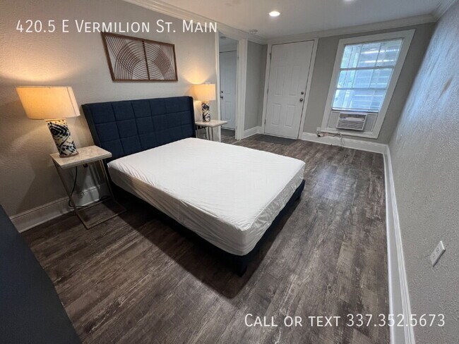 Building Photo - 420.5 E Vermilion St