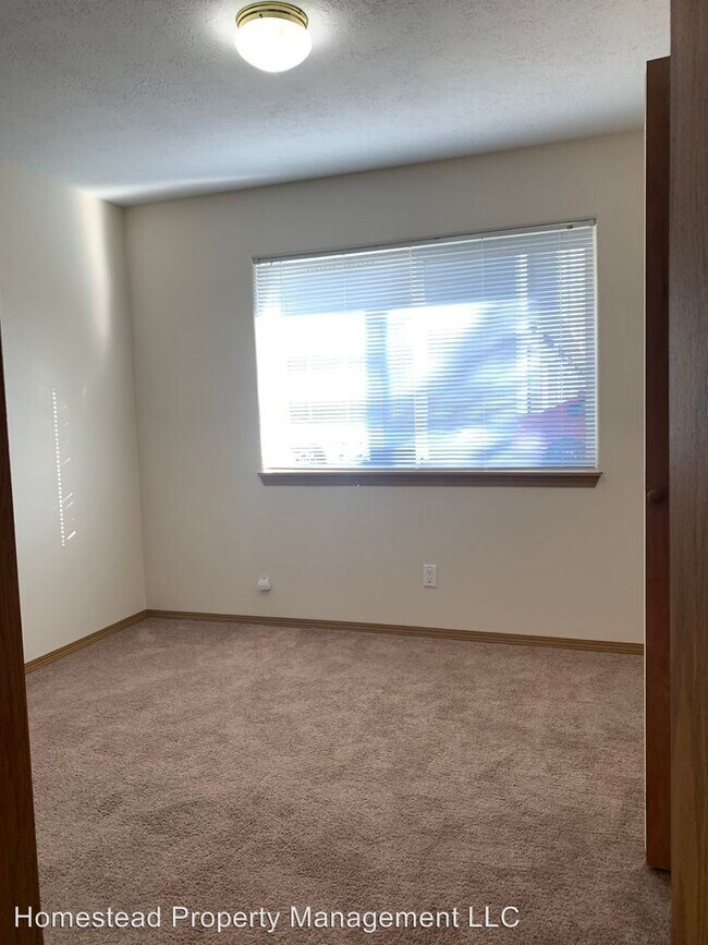 Building Photo - 286-294 Stadium Dr N