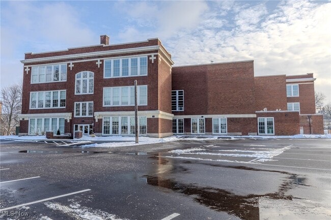 Building Photo - 25 E Spaulding St