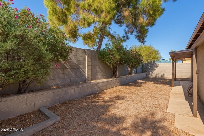Building Photo - 502 E Sequoia Dr
