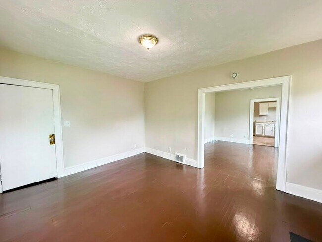 Building Photo - 3454 E 118th St