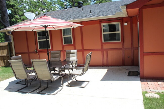 Building Photo - 2200 Romine Rd