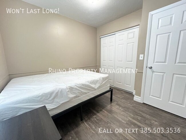 Building Photo - 5658 S Vlg Cir