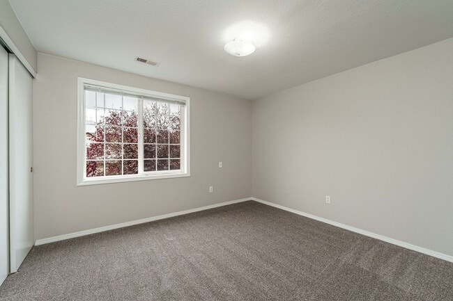 Building Photo - A/C Equipped 4 Bedroom 2.5 Bath Located in...