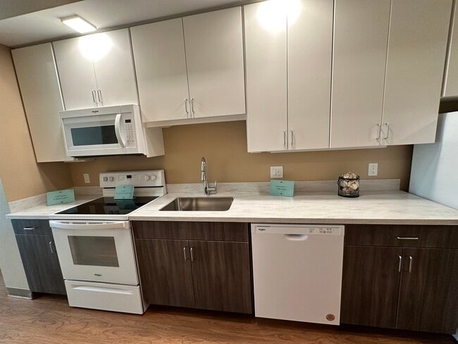 Building Photo - 83 Hanover St