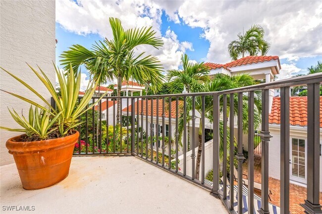 Building Photo - 425 2nd Ave S