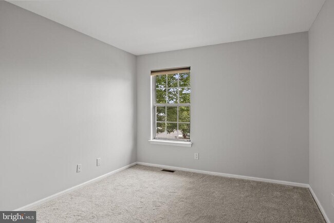 Building Photo - 5001 Aberdeen Ln