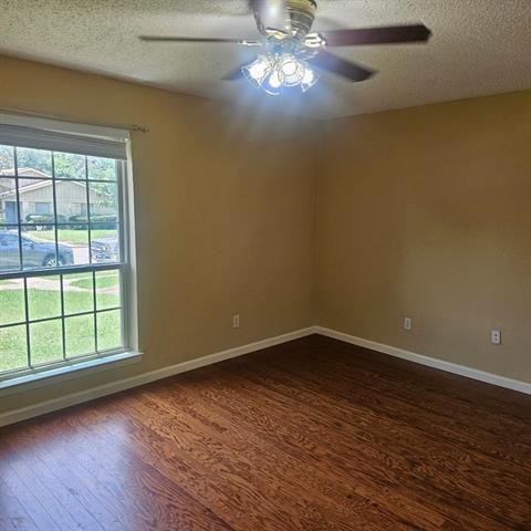 Building Photo - 2221 Ridgedale Dr