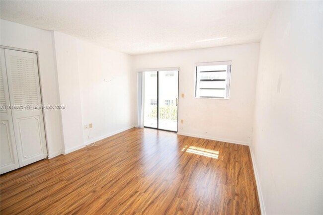 Building Photo - 130 S Shore Dr