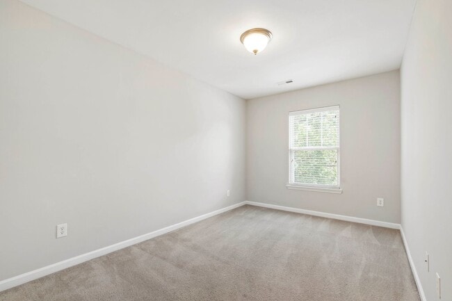 Building Photo - Gorgeous 3BR Townhome with Fresh Updates i...