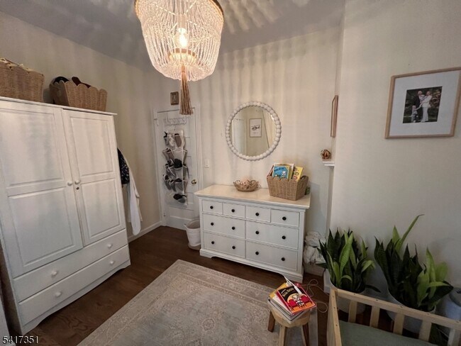 Building Photo - 33 Claremont Ave