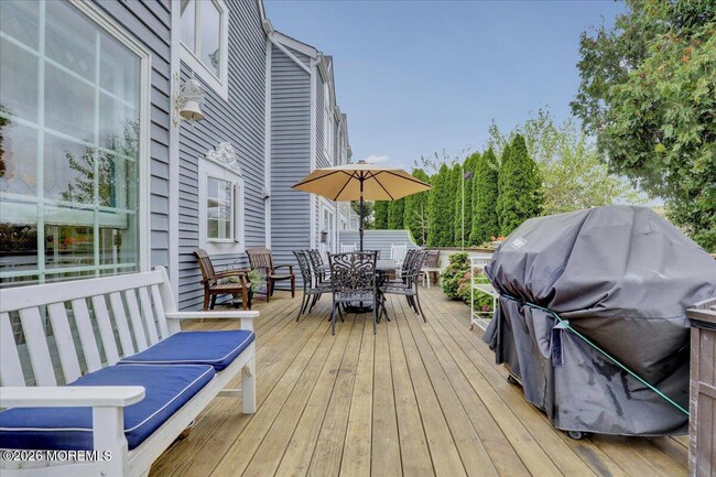 Building Photo - 328 E Main St