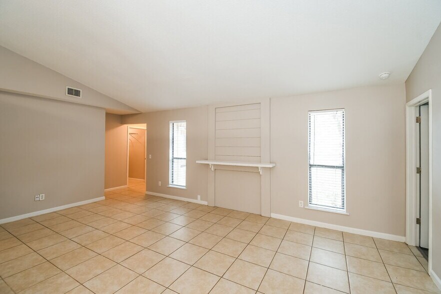 Building Photo - 5159 Beige St