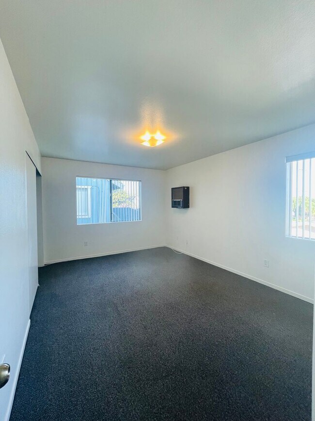 Building Photo - 793