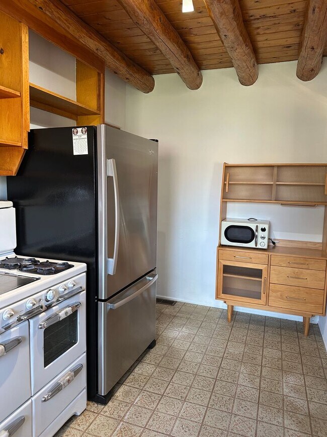 Building Photo - 1361 Santa Rosa Dr