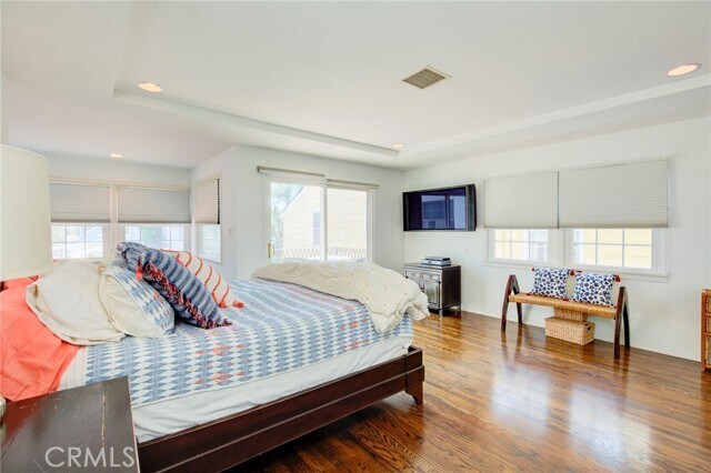 Building Photo - 333 3rd St