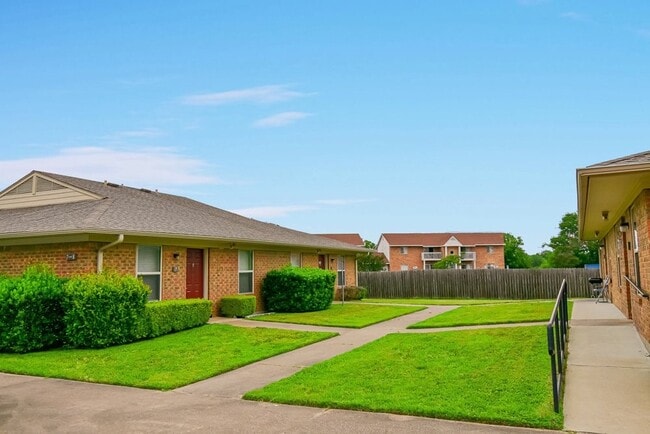 Primary Photo - 100 Sunset St