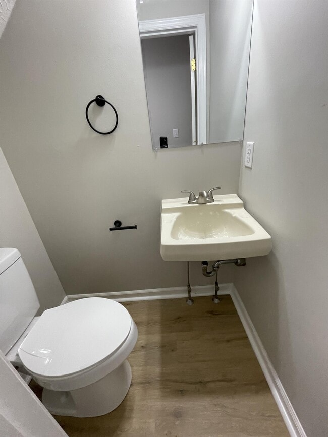 Building Photo - 139 E Vail Dr