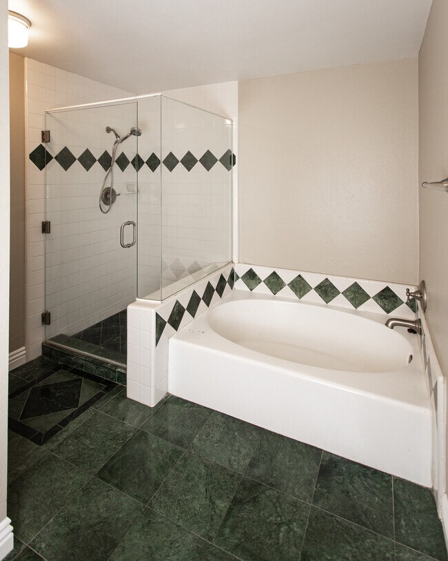 Building Photo - 140 The Village