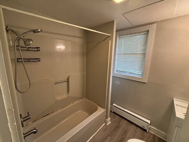 Building Photo - Bright & Spacious 3BR Second-Floor Apartment in Convenient Rochester Location