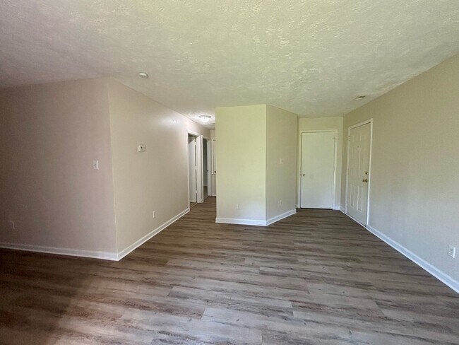 Building Photo - 1123 Southwood Dr