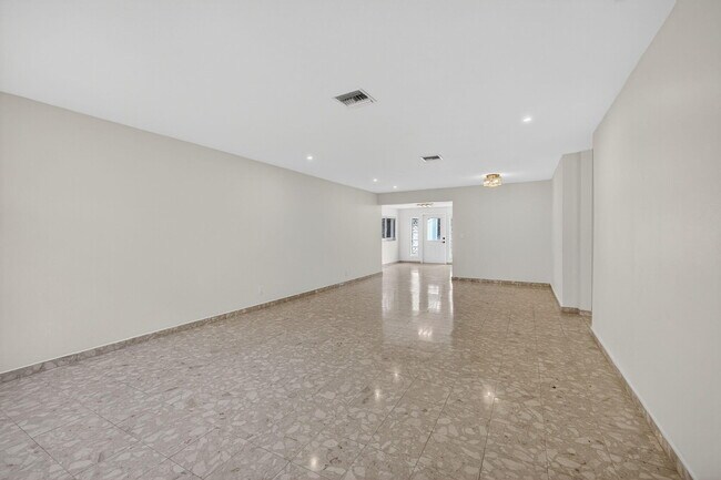 Building Photo - 4442 Sea Grape Dr