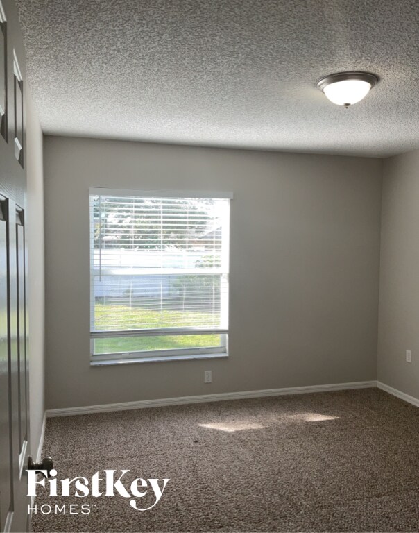 Building Photo - 917 Yellowbird Ave
