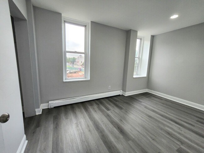 Building Photo - 367 Morris Ave