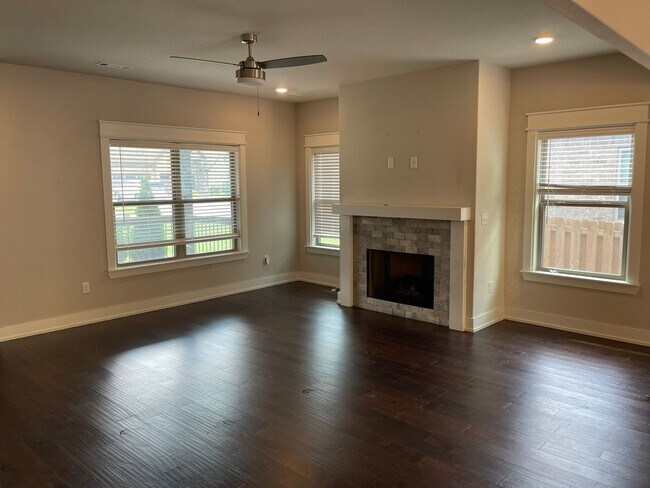 Building Photo - Bentonville Willowbrook Farms 4 Bedroom Home!