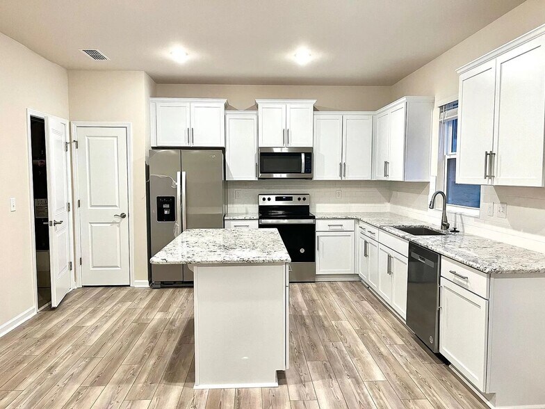 Building Photo - 1728 Arapahoe Ridge Dr