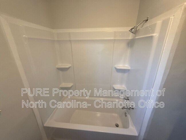 Building Photo - 1708 Newland Rd