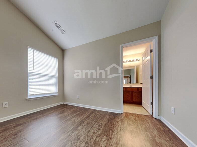 Building Photo - 425 Watershed Dr